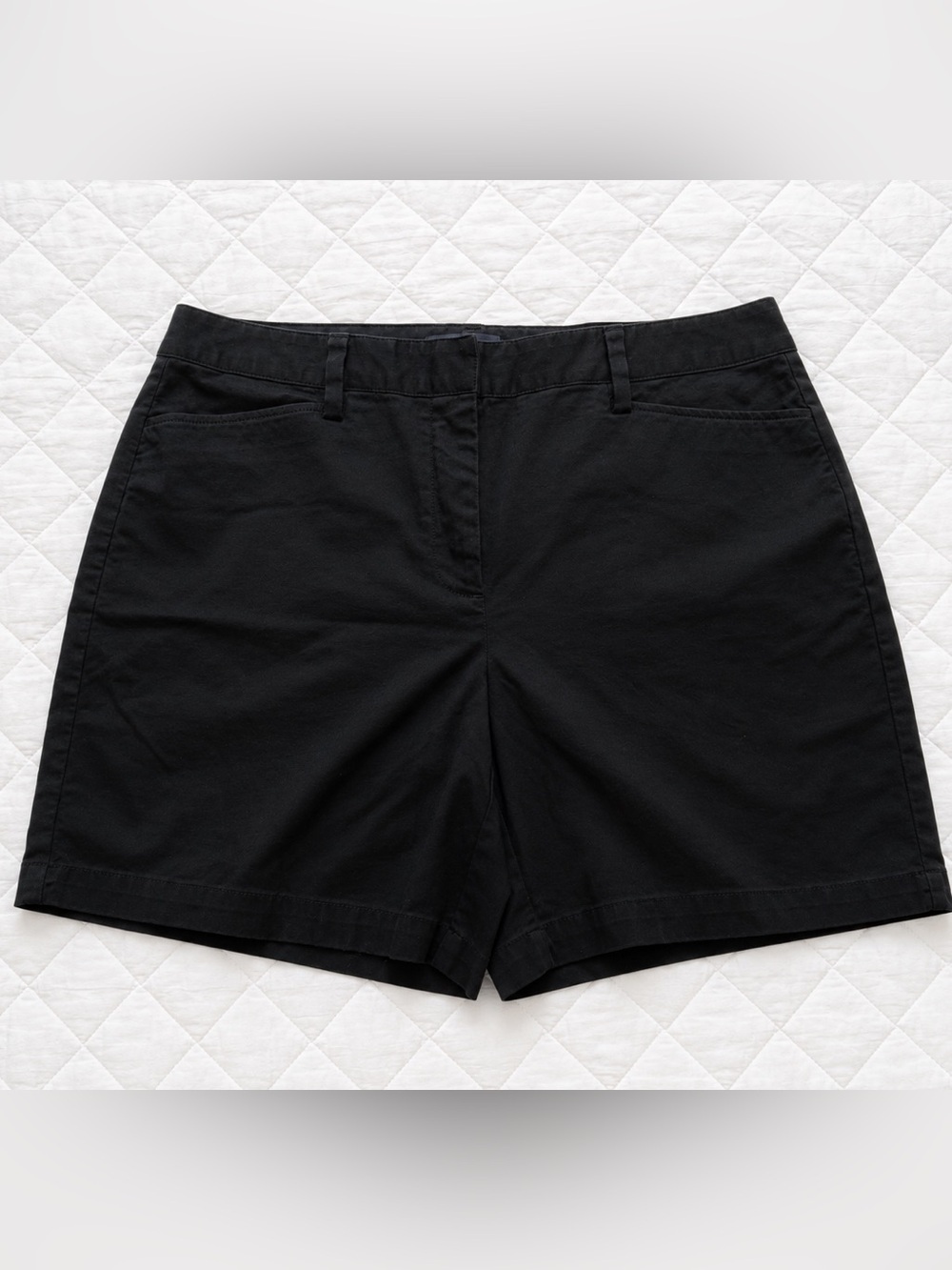 Lands’ End Mid Rise Black Chino Shorts Women’s Size 14 Stretch Cotton​